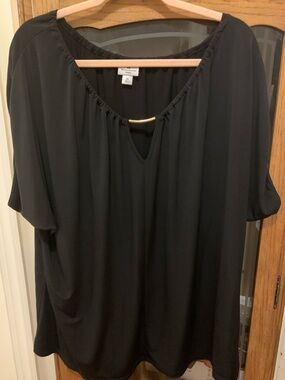 Worthington Woman Black Relaxed V-Neck Tunic Top with Gold Accent